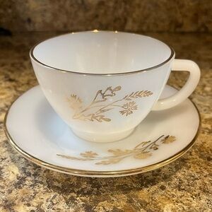 Vintage FEDERAL GLASS Meadow Gold White with Gold Leaf Pattern Teacup and saucer